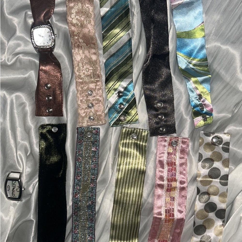 Vintage Vivani Watch with 10 Different Bands (Rare)